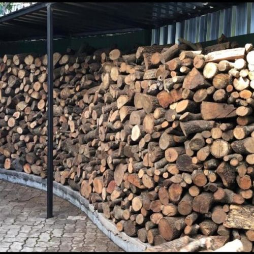 Garantizamos leña seca todo el año Garantizamos leña seca todo el año