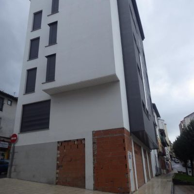 Local céntrico en edificio nuevo Local céntrico en edificio nuevo