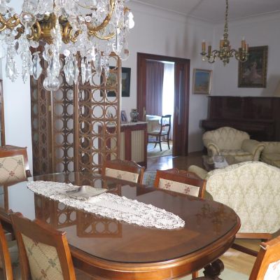 PISO CÉNTRICO DE 200 M2 PISO CÉNTRICO DE 200 M2