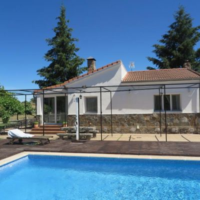 Parcela con chalet y piscina 2 Parcela con chalet y piscina 2