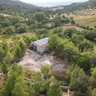 Parcela con nave y servicios Parcela con nave y servicios