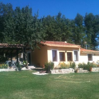 Parcela con vivienda y piscina Parcela con vivienda y piscina