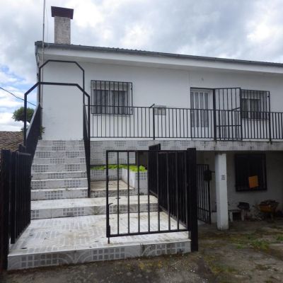 Vivienda con cochera-almacen Vivienda con cochera-almacen